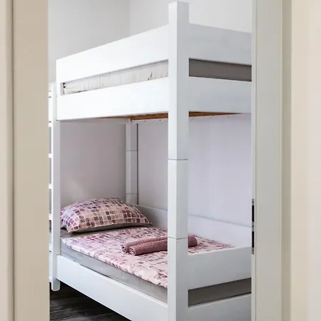Jungen Πανσιόν 4*