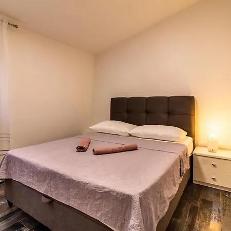 Jungen Πανσιόν 4*